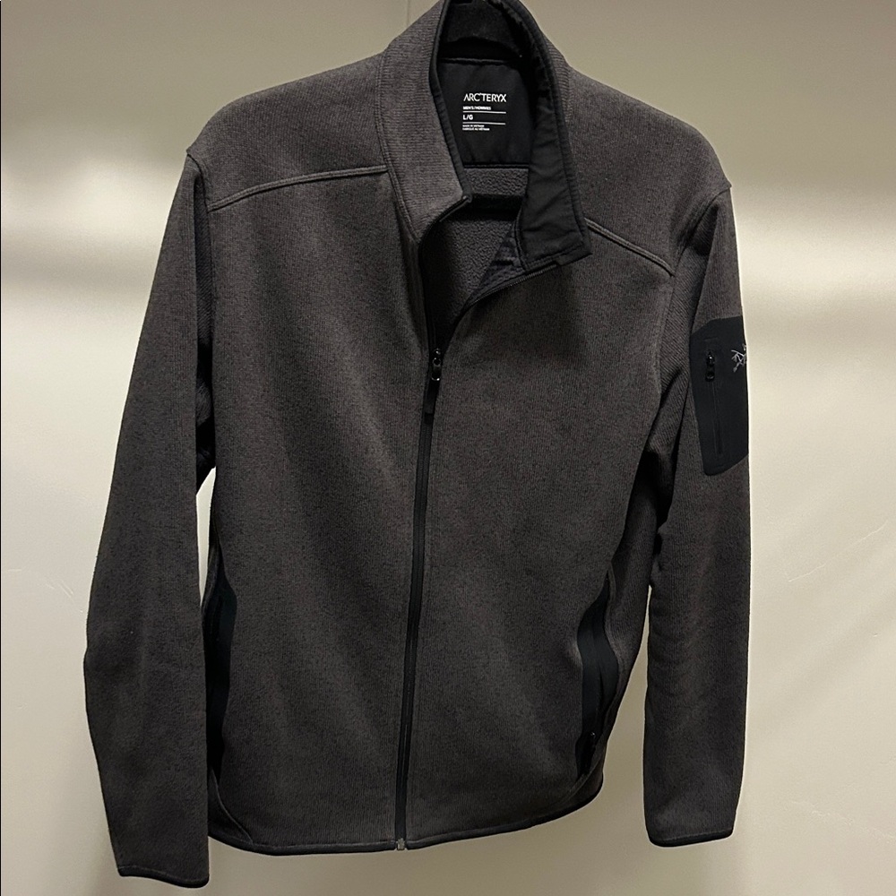 Arc'teryx Men's Dark Gray Performance Jacket